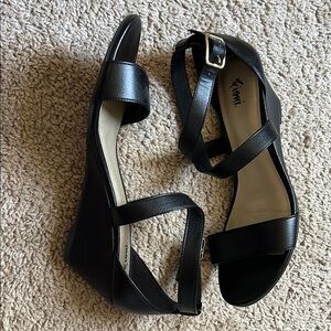 Black Women's Criss Cross Strap Sandals